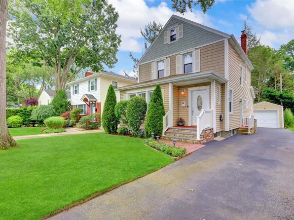 24 Bayberry Avenue, Garden City, NY 11530