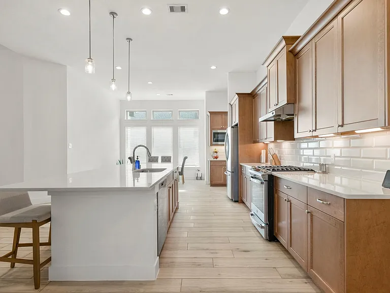7403 Hanover Ln — Photo 11