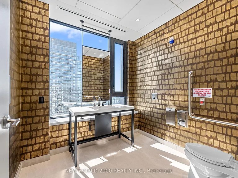 101 Roehampton Ave #411 — Photo 17