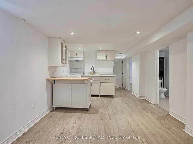 1026 Haig Blvd #BASEMENT — Photo 4