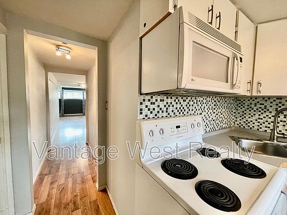 5th image of 982B Fuller Ave