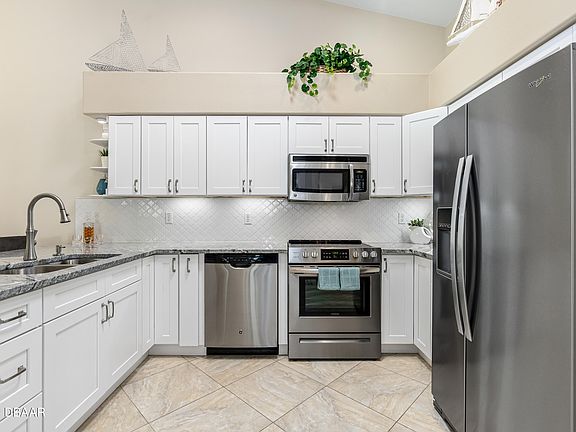 4th image of 1616 Areca Palm Dr