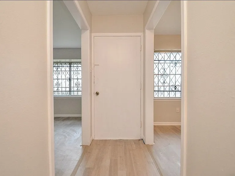 5243 Greylog Dr — Photo 4