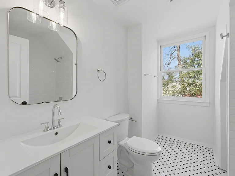 2413 Charleston Oaks Ln — Photo 16