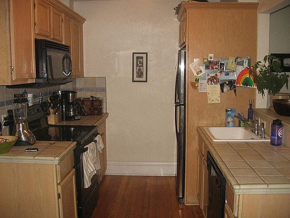 Fully equipped kitchen, stainless appliances