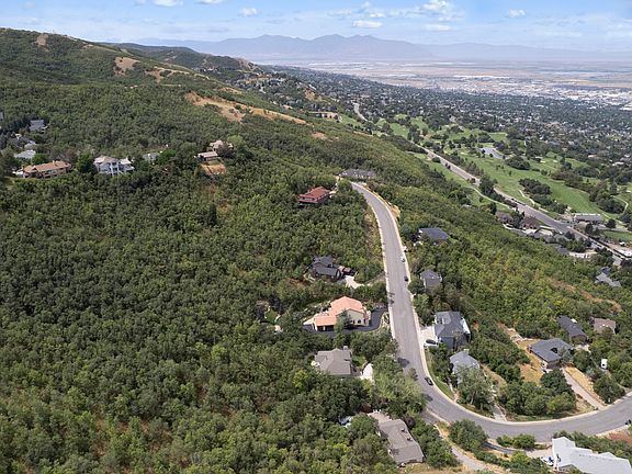 3rd image of 2461 Maple Hills Dr