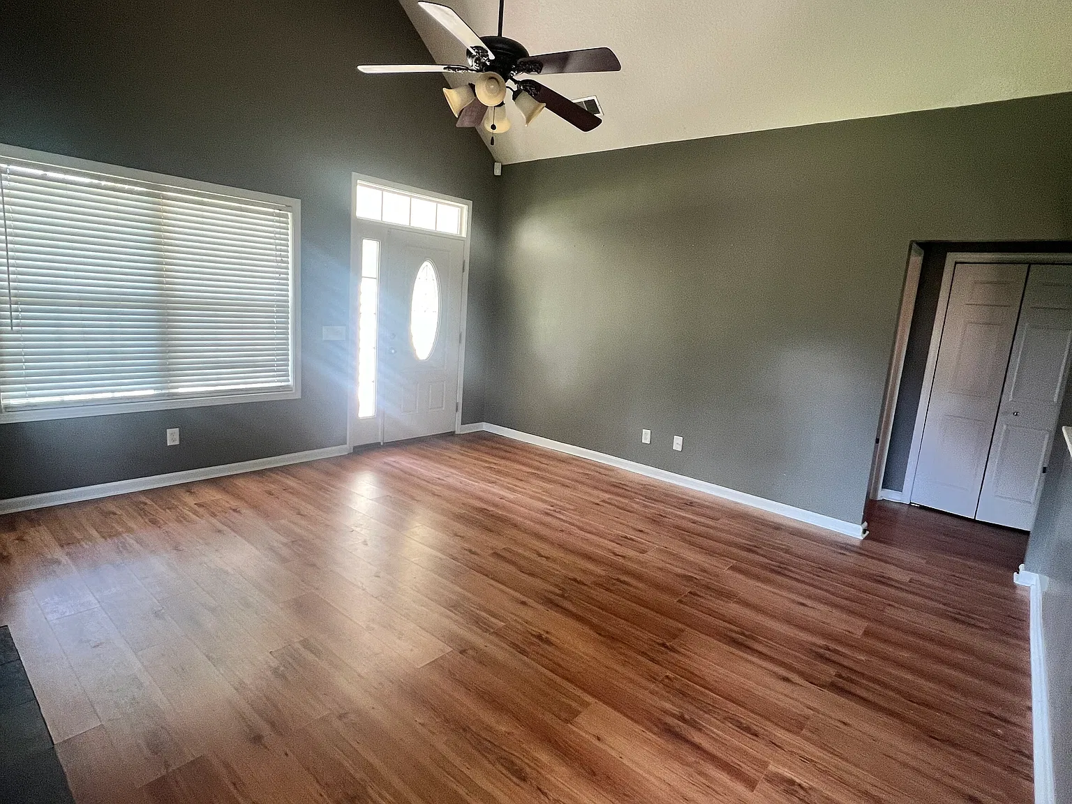 3 bed, 1423 sqft, $2,200 — Photo 4