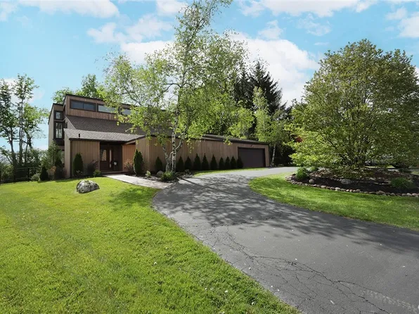 6072 Hiller Dr, Cicero, NY 13039