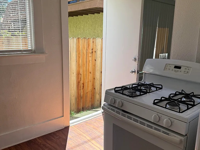 849-851 N Newport Ave #851-1/2 — Photo 12