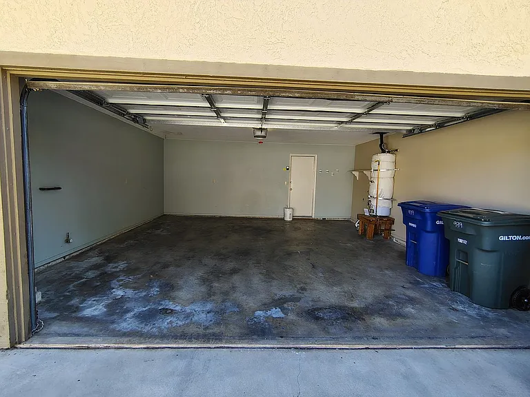 939 Claremont Ct — Photo 19