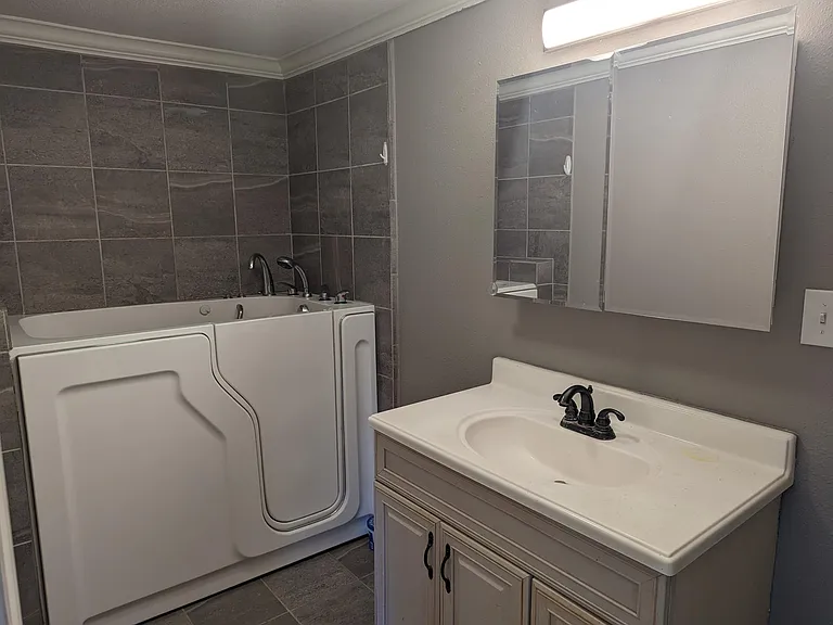 4644 Kendall Dr — Photo 6