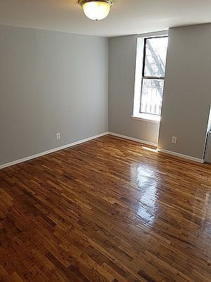 2nd image of 922 Bronx Park S APT 5B