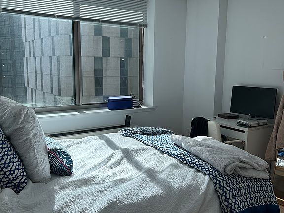 3rd image of 90 William St #16J