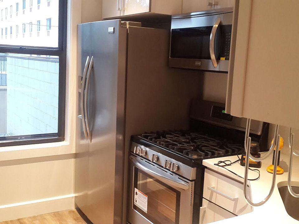 2nd image of 26 Broadway Lbby 2