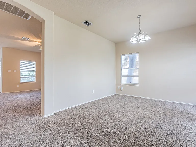 906 Ashbury Blf — Photo 6