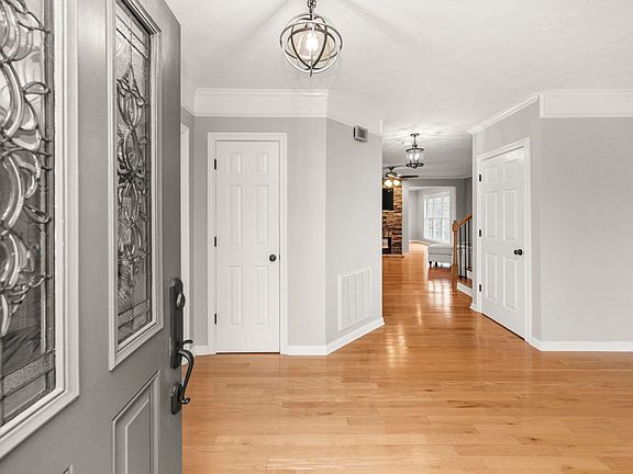 4th image of 100 Briarcrest Ln