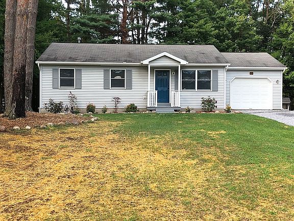 3rd image of 105 Forest Dr