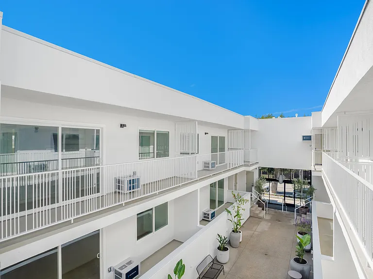 1422 Tamarind Ave — Photo 31
