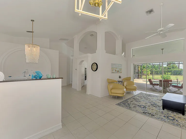 915 Park Place Dr — Photo 5
