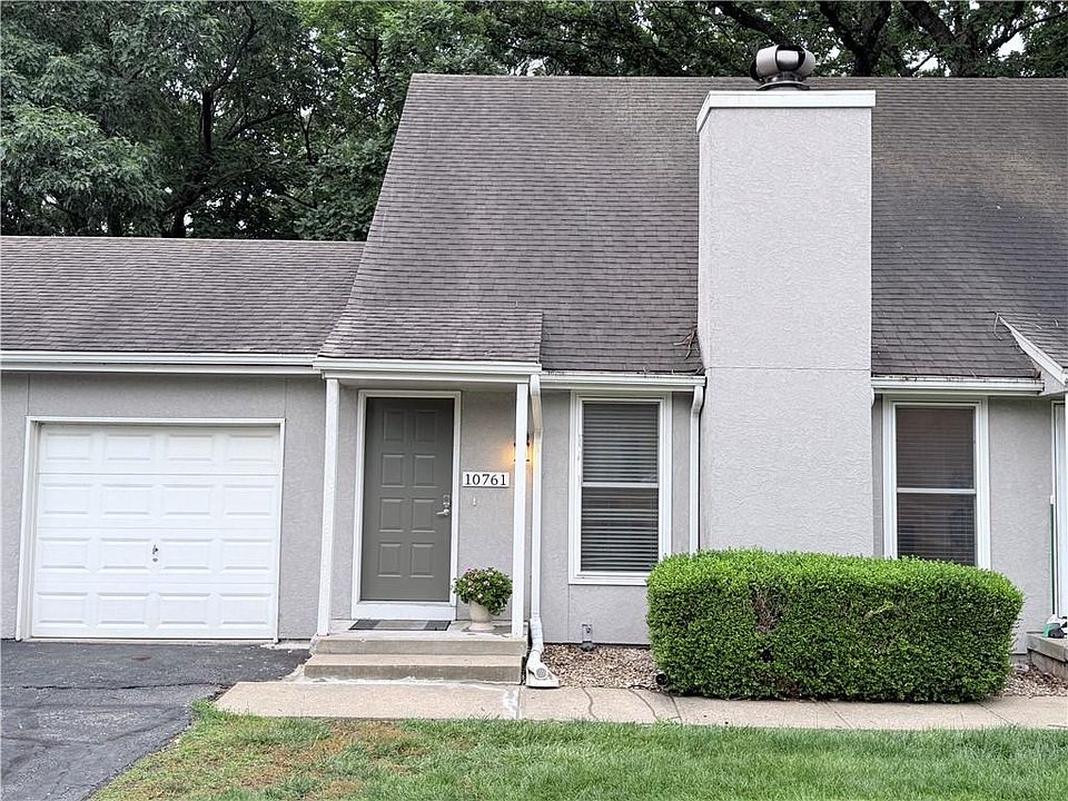 1st image of 10761 Oakmont St