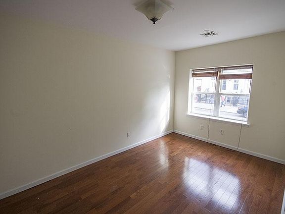 3rd image of 261 Evergreen Ave APT 1F