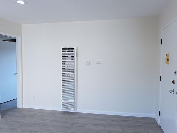 5th image of 2146 Valentine St #4