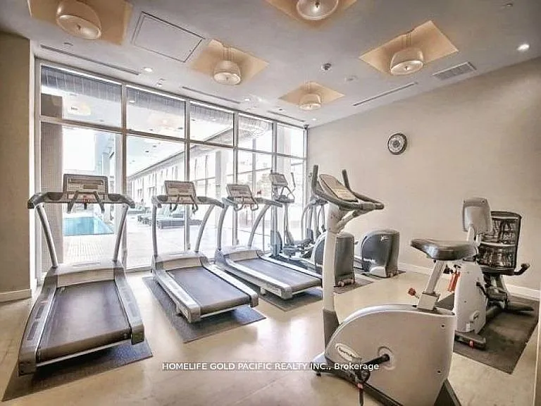 37 Grosvenor St #602 — Photo 4