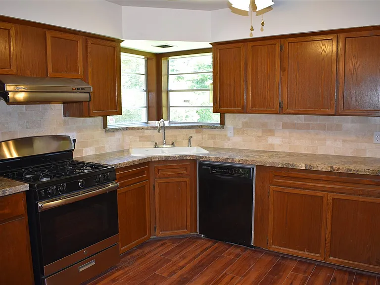 5126 Beechnut St — Photo 7