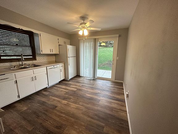 3rd image of 113 Madison Ct #113