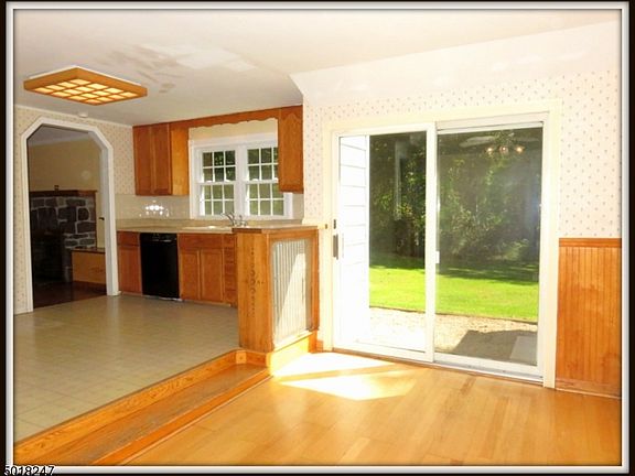 5th image of 920 E Walnut Dr