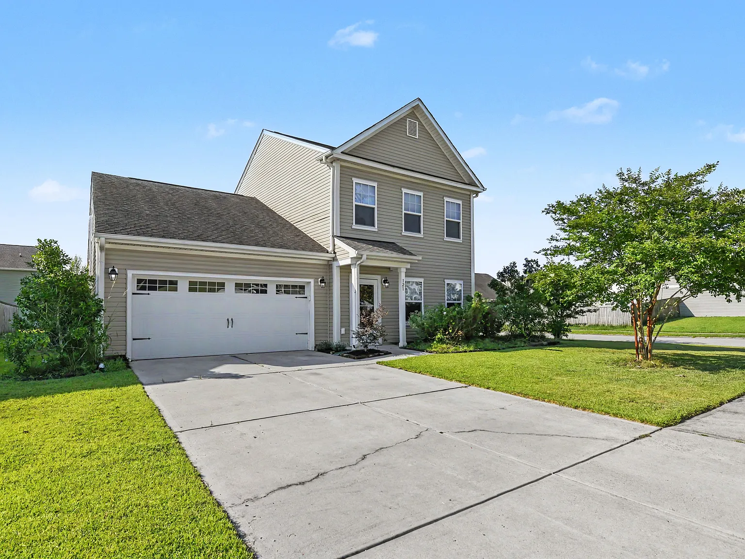 3 bed, 2.5 bath, 2080 sqft, $2,500 — Photo 2