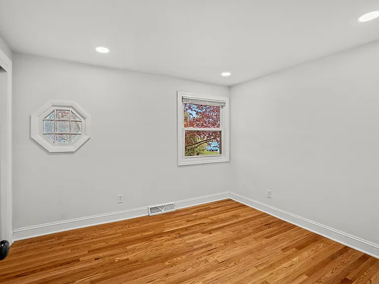 11827 W Diane Dr — Photo 5