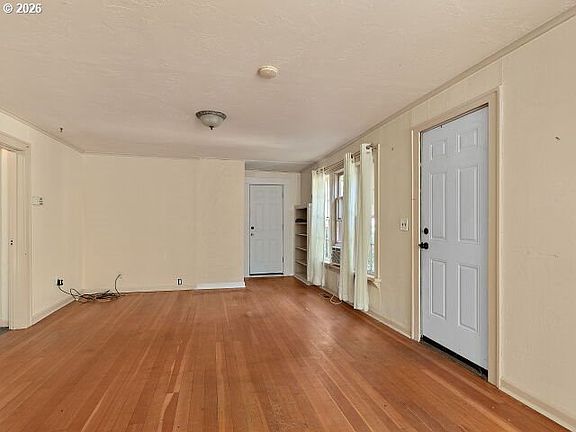 5th image of 817 NW Earl Ave