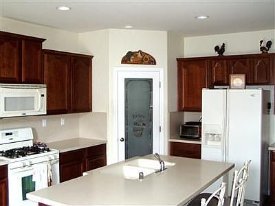 4th image of 651 Farrington Ln
