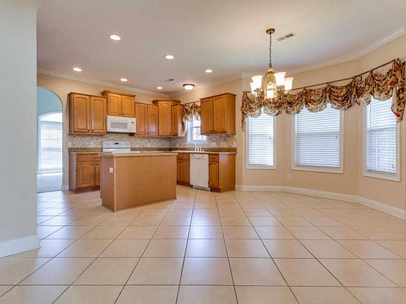 2nd image of 914 Altamont Way #43
