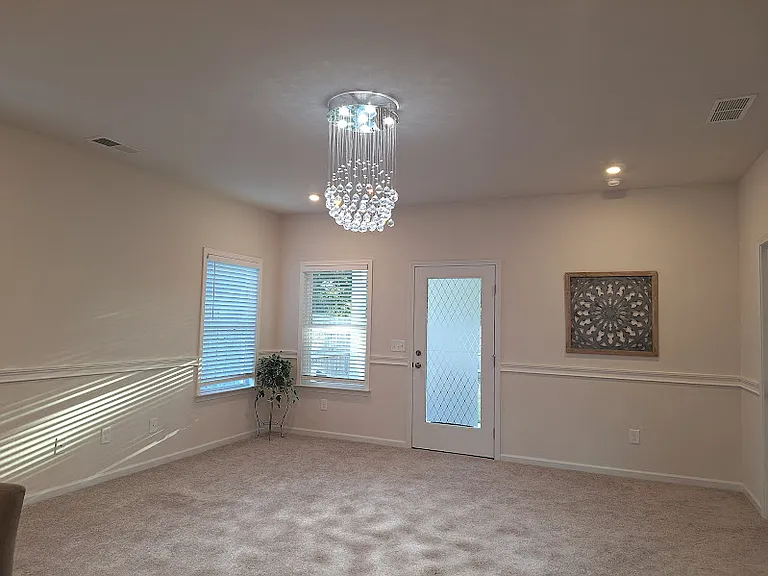 160 Marion Dr — Photo 19