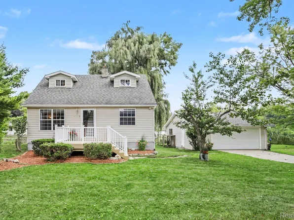 4726 Rosedale Ct, Clarkston, MI 48348