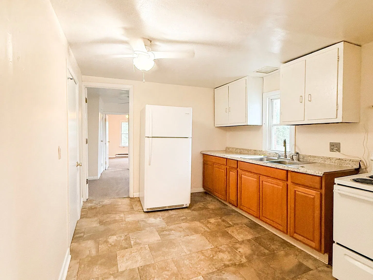 560 N Pine St — Photo 3