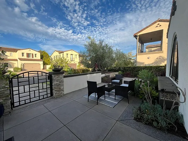 4 bed, 4.5 bath, 3773 sqft, $15,000 — Photo 2