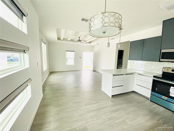 5th image of 909 W Carmel Ave APT 1