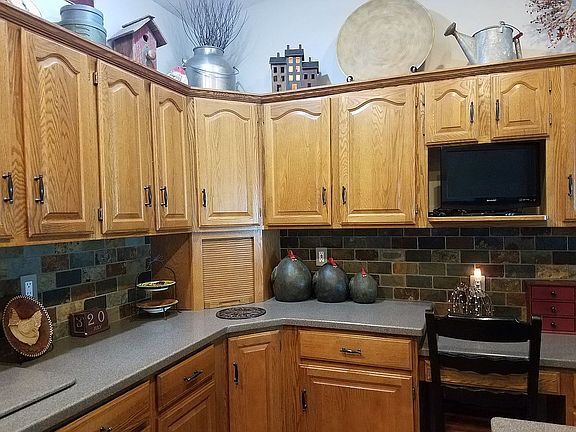 Kitchen/slate backsplash