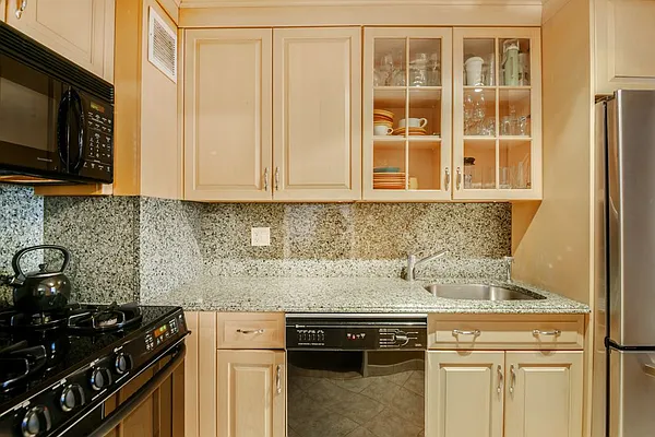 Sold by Compass | media 22