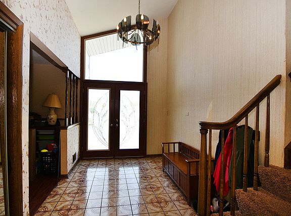 3rd image of 15115 Narcissus Ct
