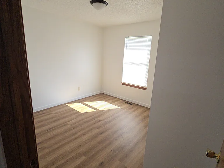 609 S Longbranch Dr — Photo 18