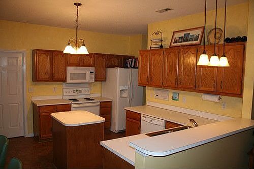 3rd image of 804 Lantern Way