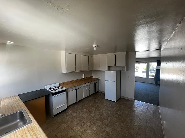 2413 Mission St #B — Photo 12