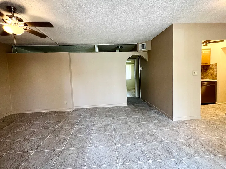 2501 NE 11th St #6 — Photo 9