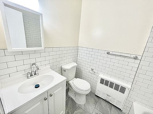 4th image of 964 E 100th St #1