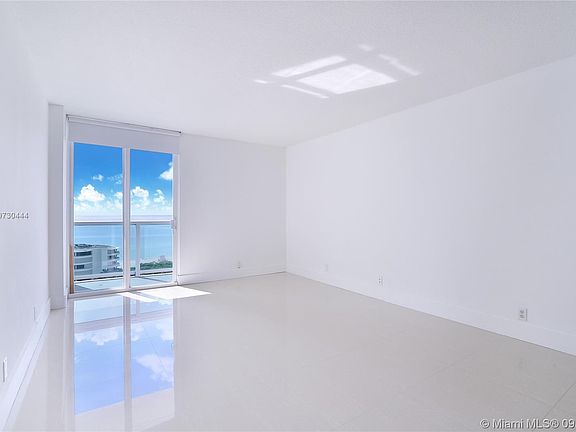 5th image of 100 Bayview Dr APT 1608