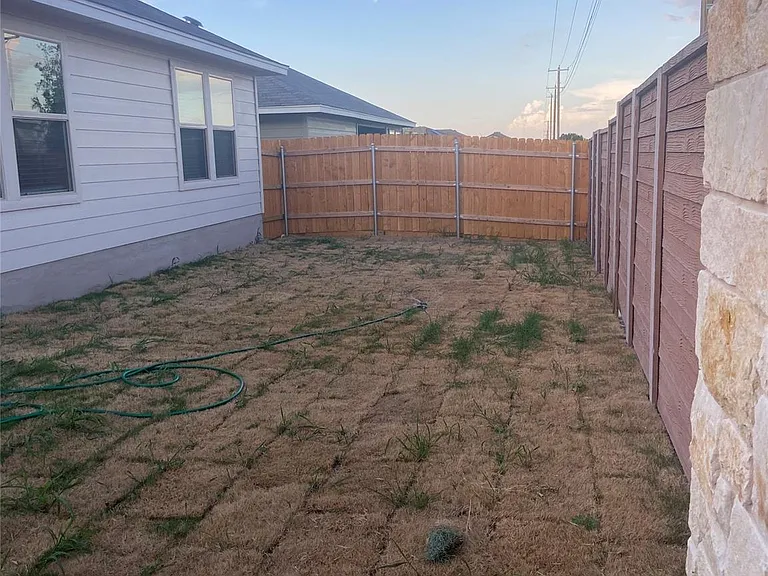 516 Taggart Trl — Photo 10